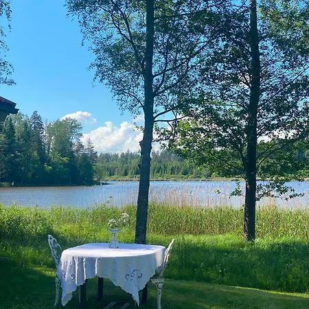Villa Historic Lakeside Villa Near Helsinki